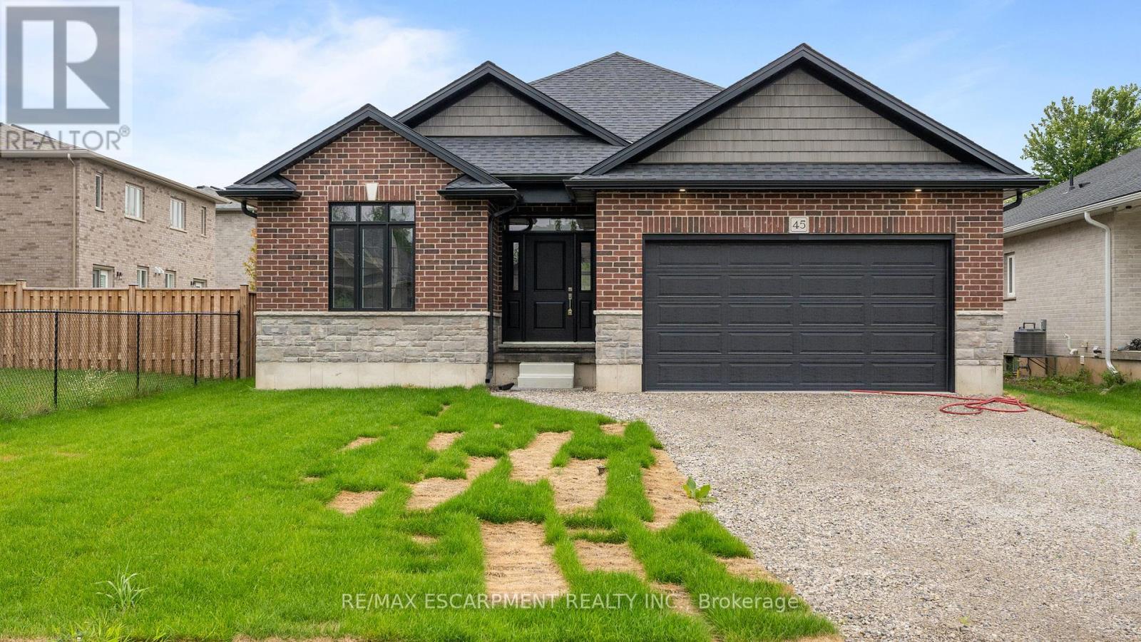 45 Vanrooy Trail Property Photo 3