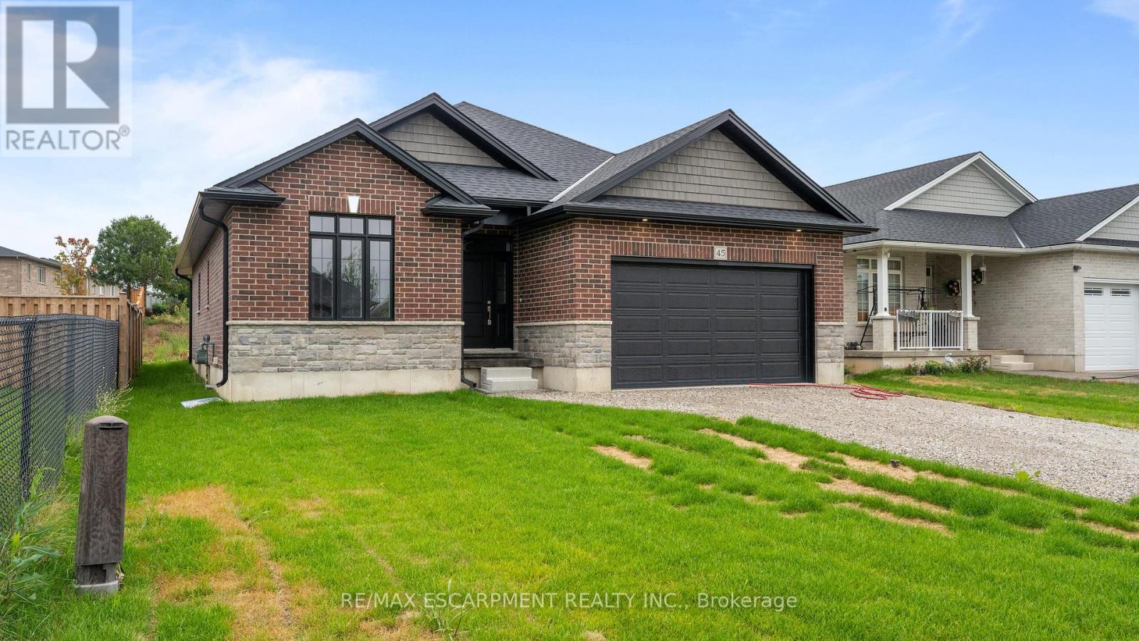 45 Vanrooy Trail Property Photo 5
