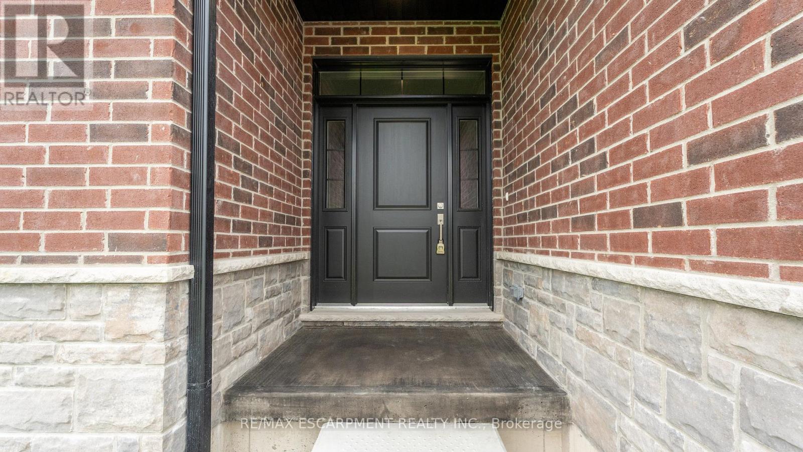 45 Vanrooy Trail Property Photo 6