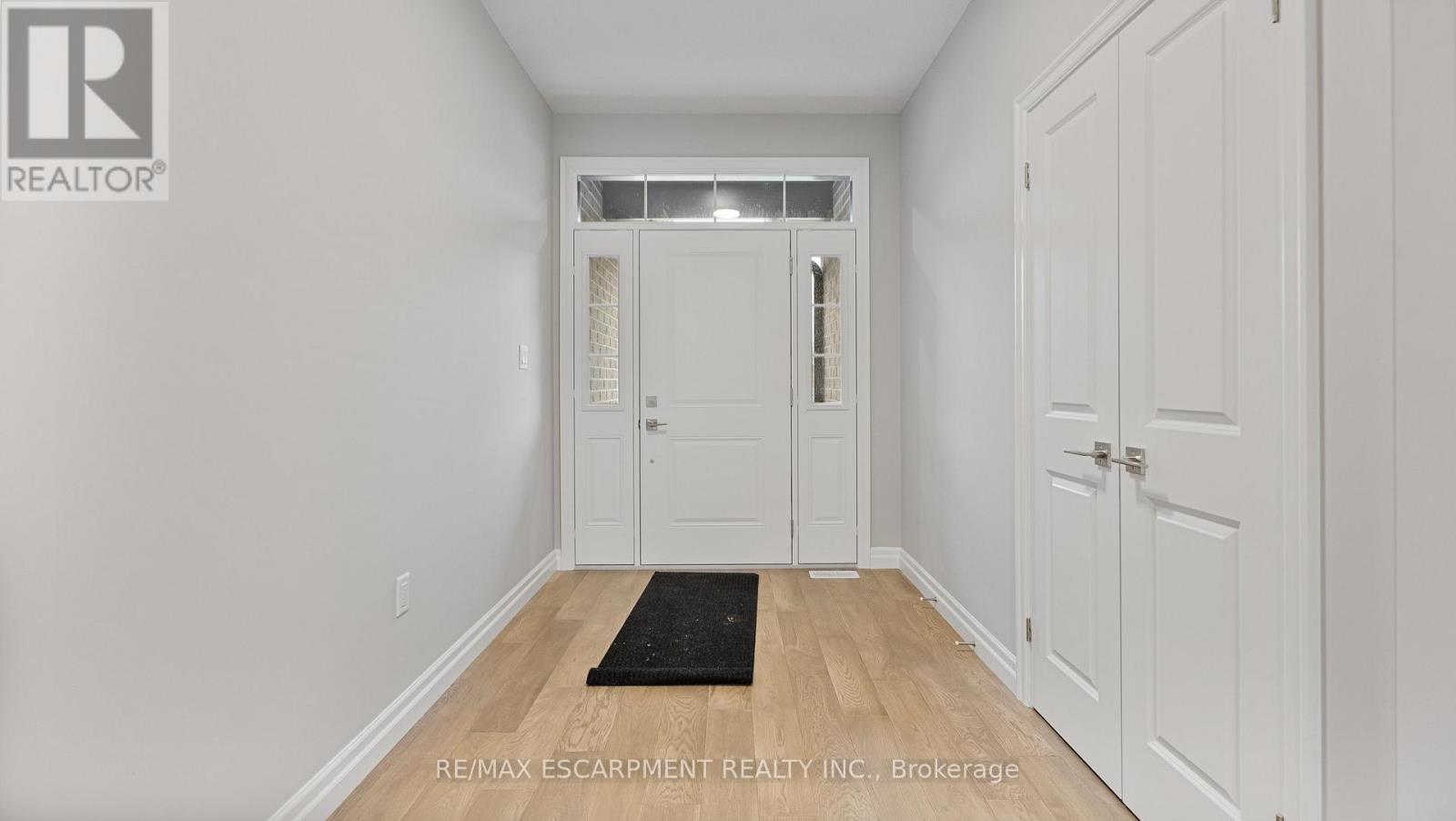 45 Vanrooy Trail Property Photo 9