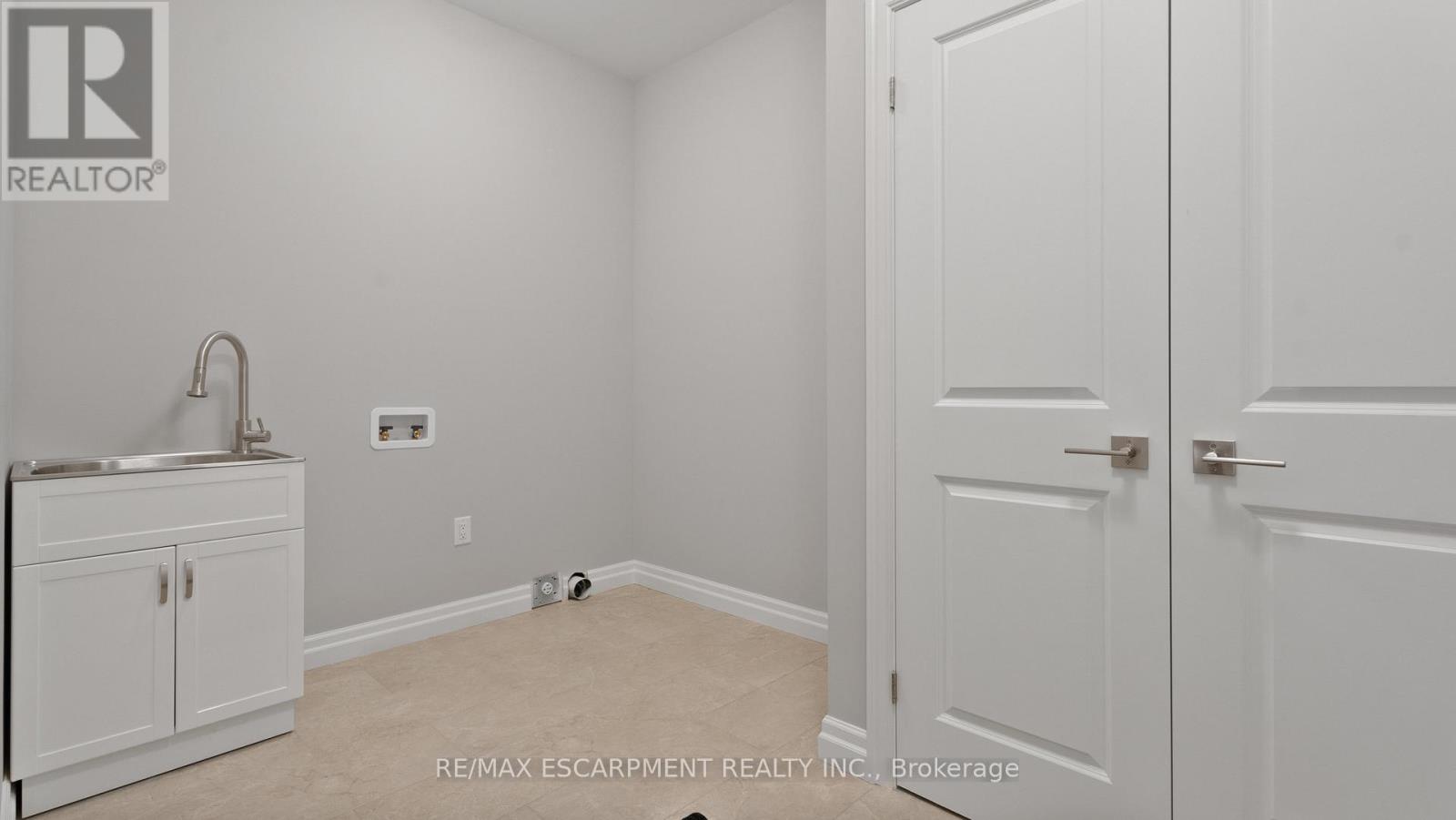 45 Vanrooy Trail Property Photo 10