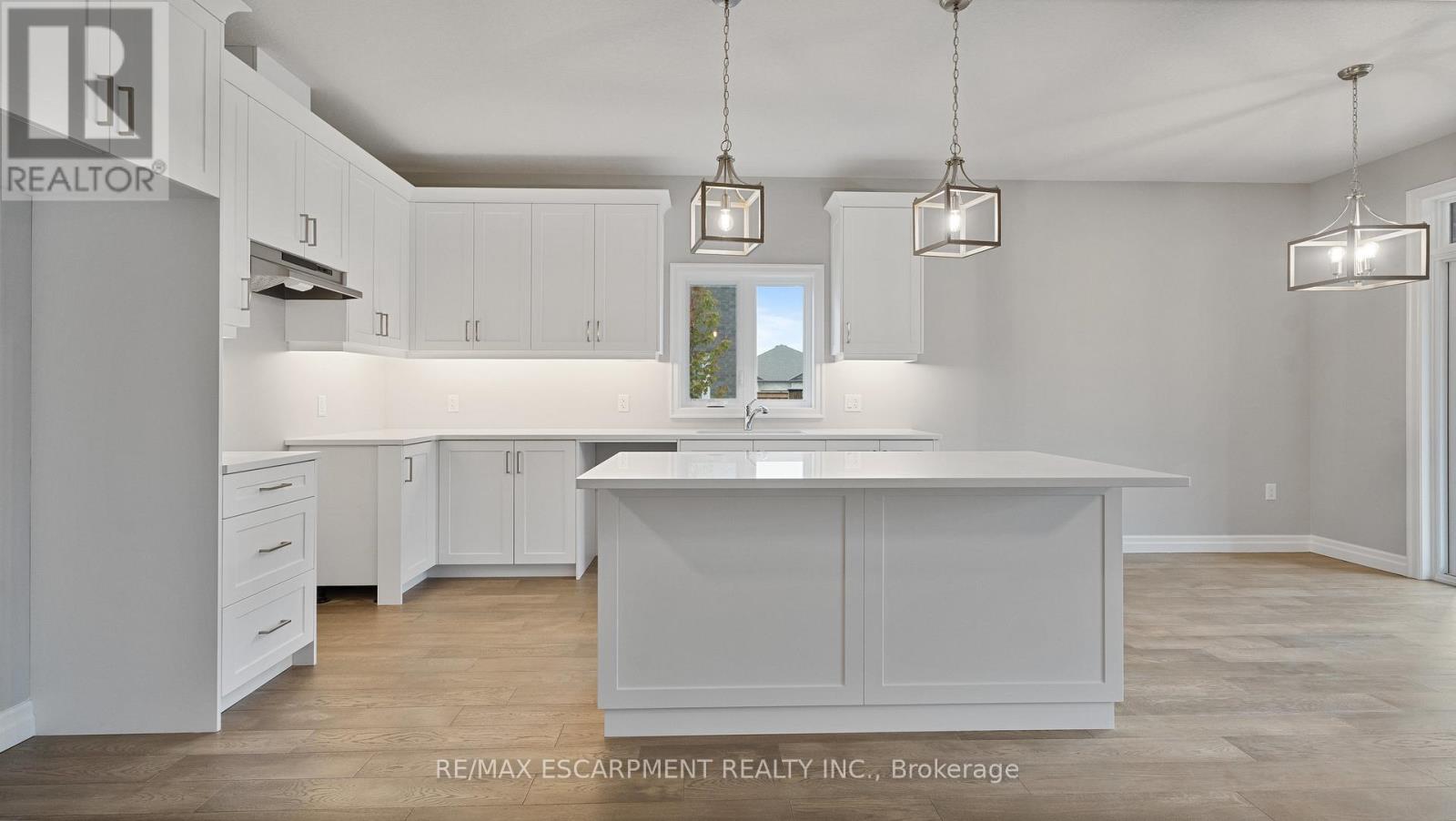 45 Vanrooy Trail Property Photo 13