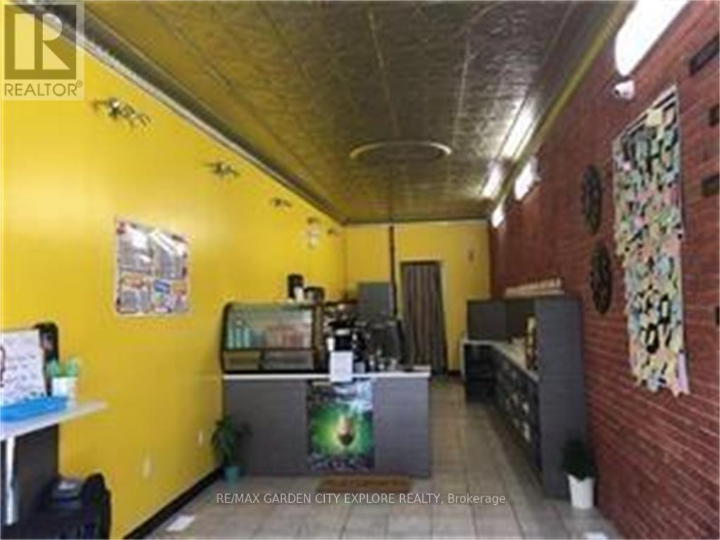 5024 Centre Street Property Photo 2