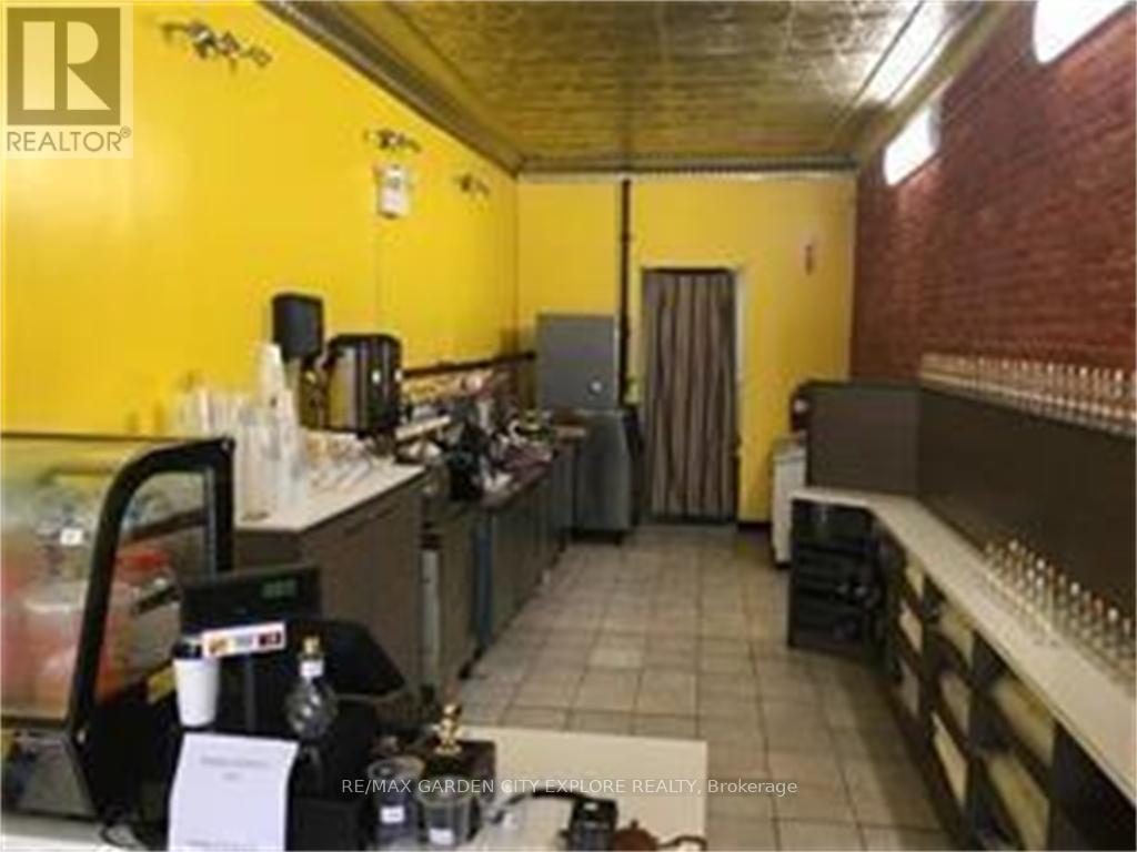 5024 Centre Street Property Photo 3
