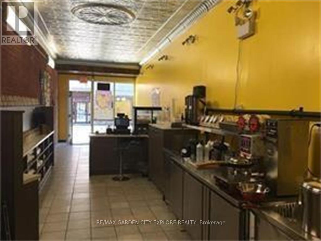 5024 Centre Street Property Photo 4