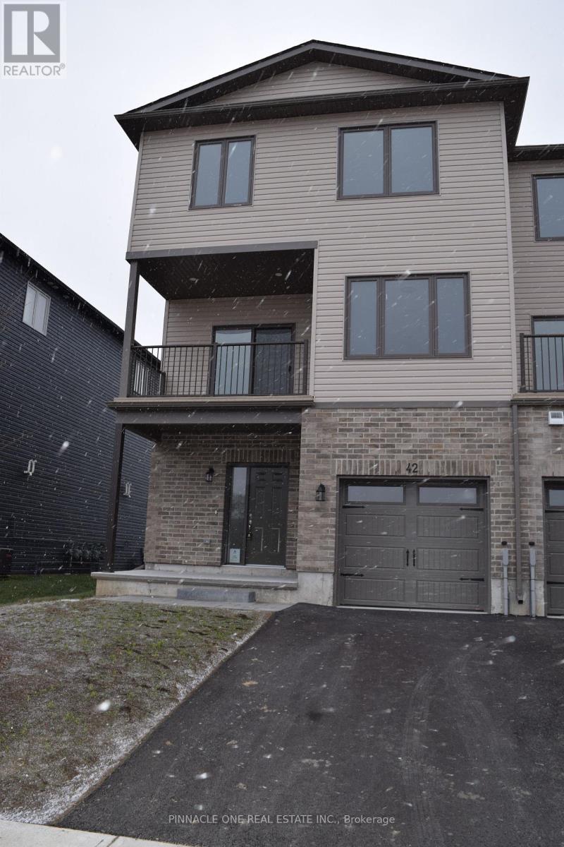 42 EVANS STREET Property Photo 1