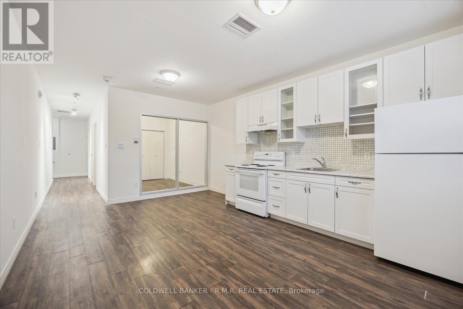 301 - 38 Walton Street Property Photo 10