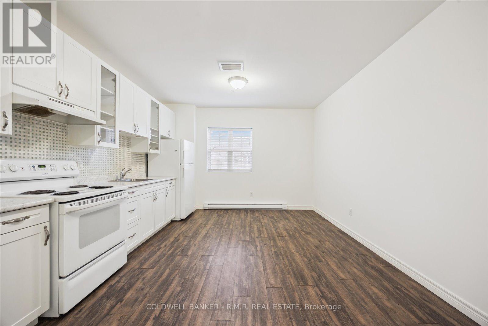301 - 38 Walton Street Property Photo 13