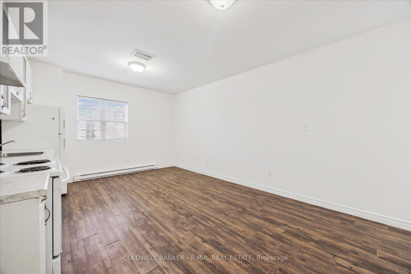 301 - 38 Walton Street Property Photo 14