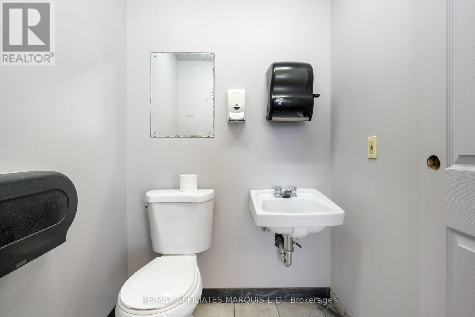 1339 Rosemont Avenue E Property Photo 9