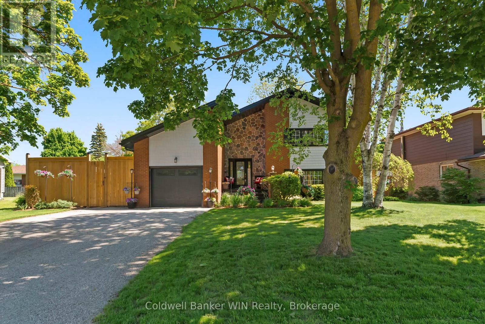 510 Church Crescent Property Photo 1