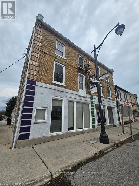 441 Main Street Property Photo 2