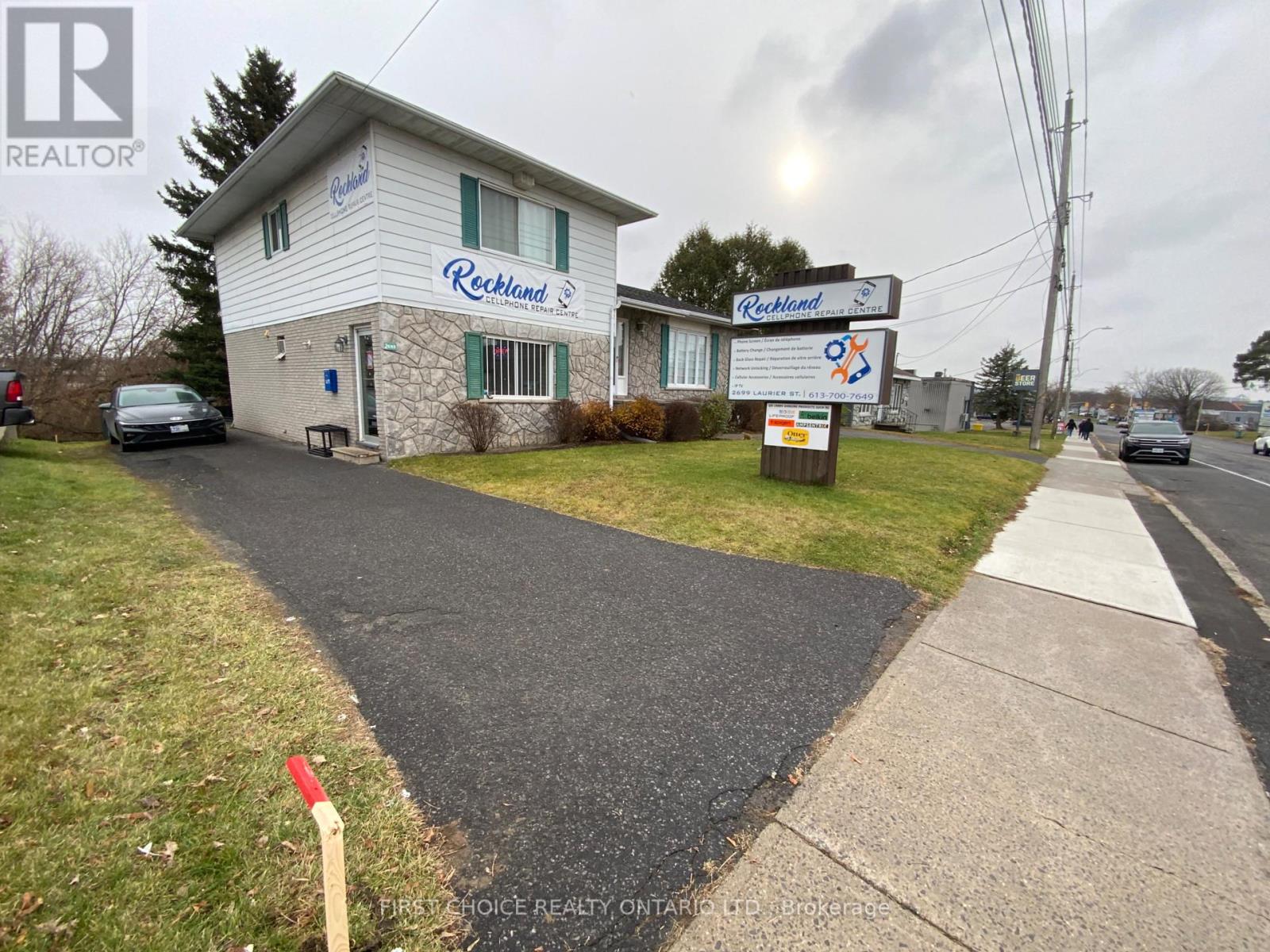 2705 Laurier Street Property Photo 2