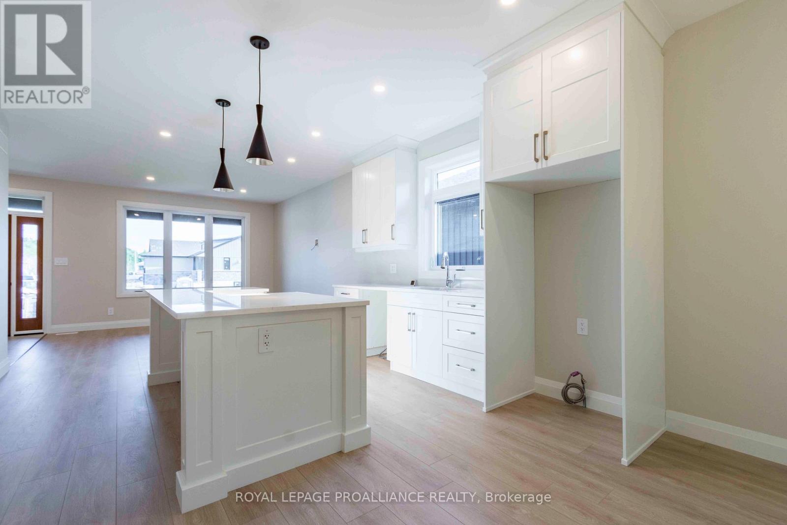 14 Mackenzie John Crescent Property Photo 10