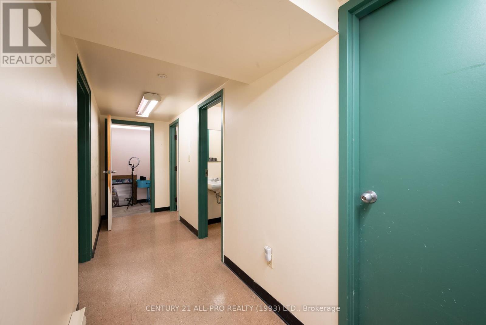 40 King Street W Property Photo 16