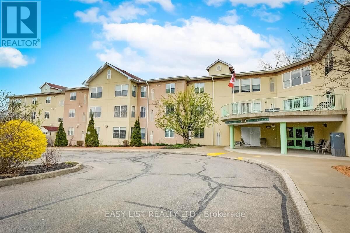 311 - 8 Huron Street Property Photo 1