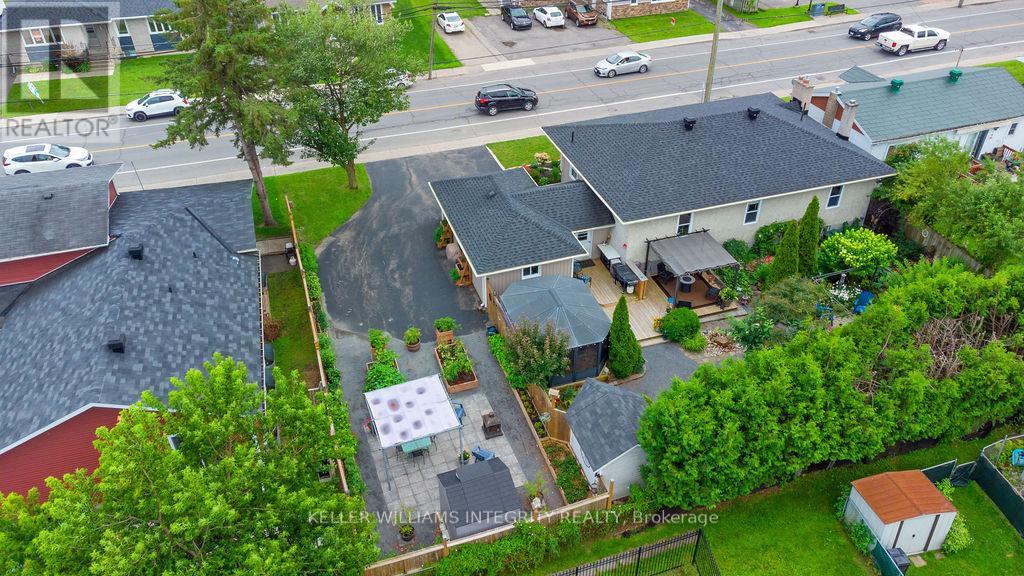 887 Notre Dame Street Property Photo 5