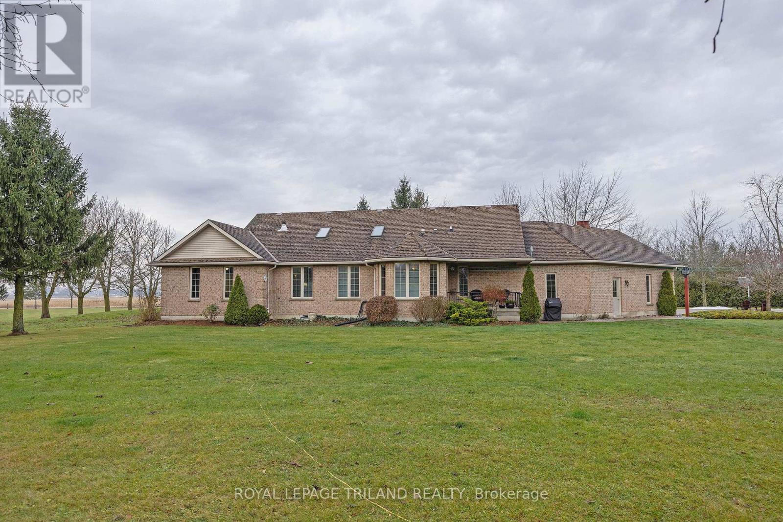 22164 Dundonald Road Property Photo 2
