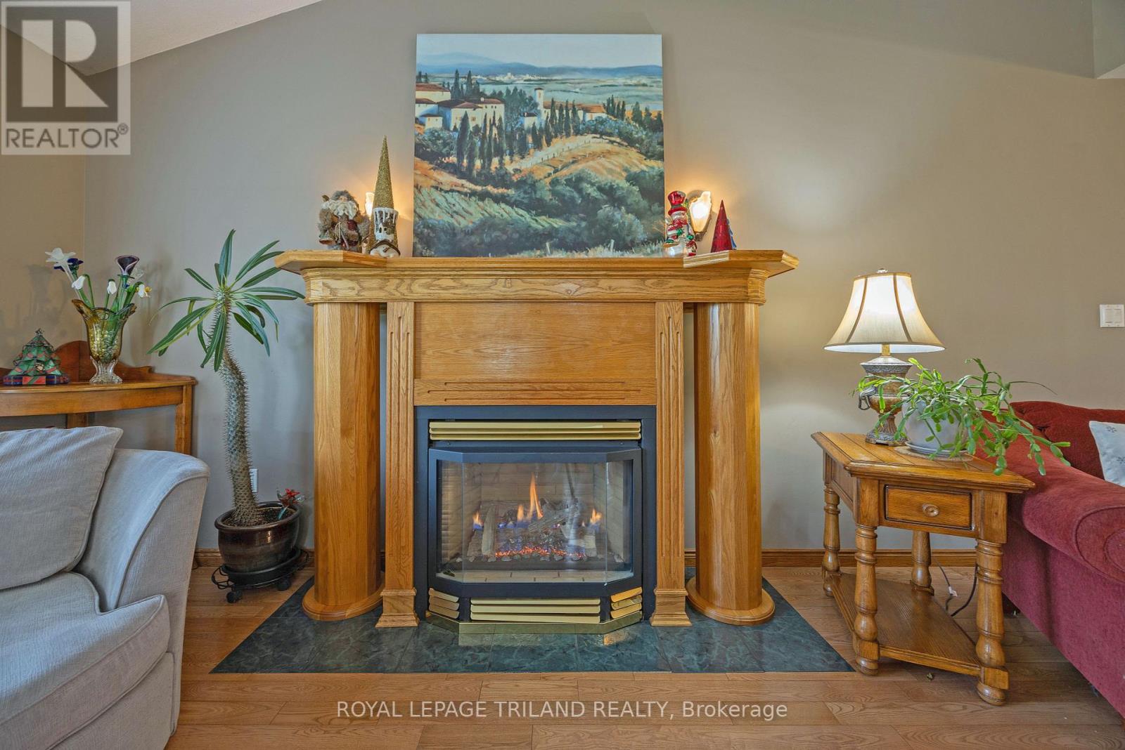 22164 Dundonald Road Property Photo 7