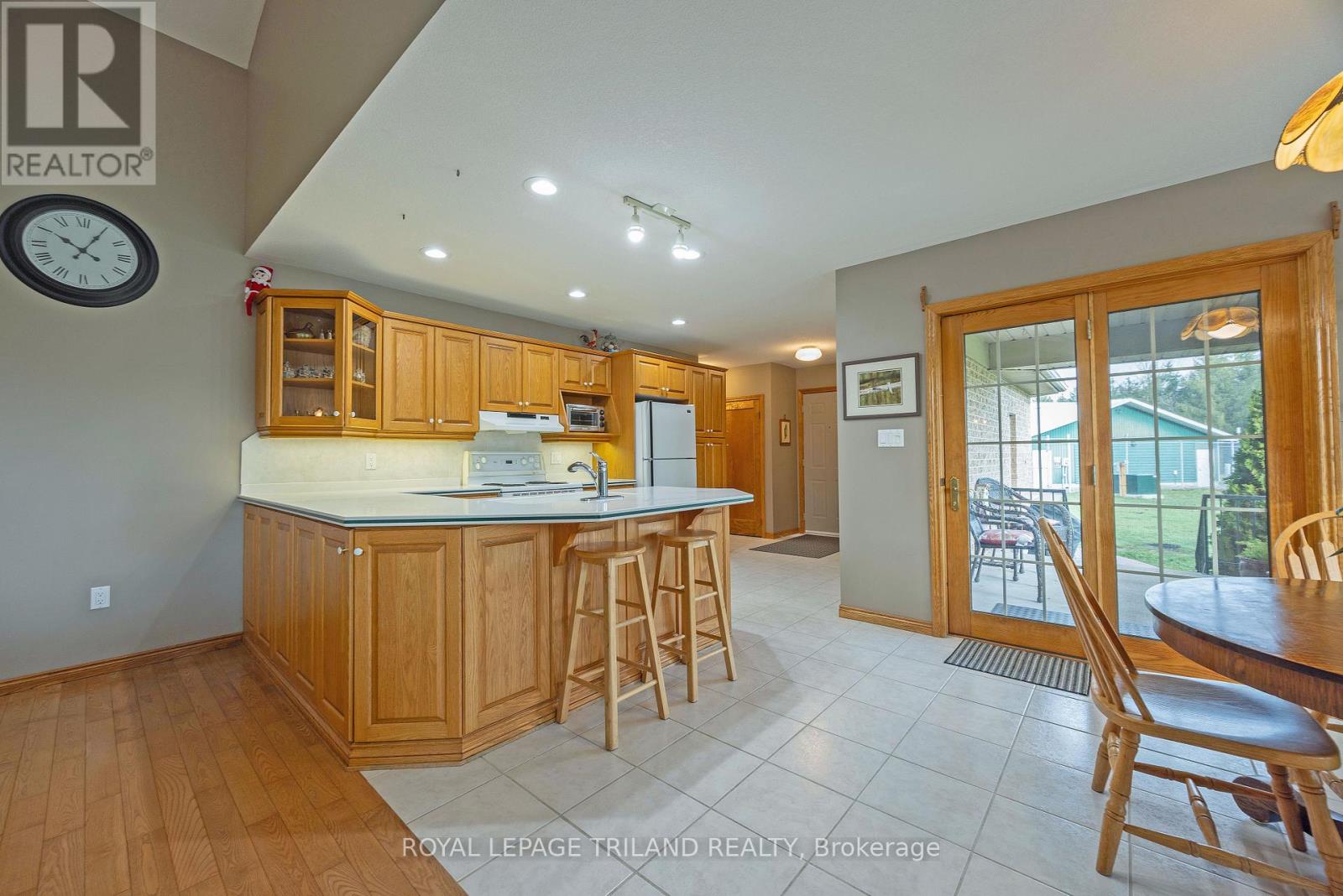 22164 Dundonald Road Property Photo 11
