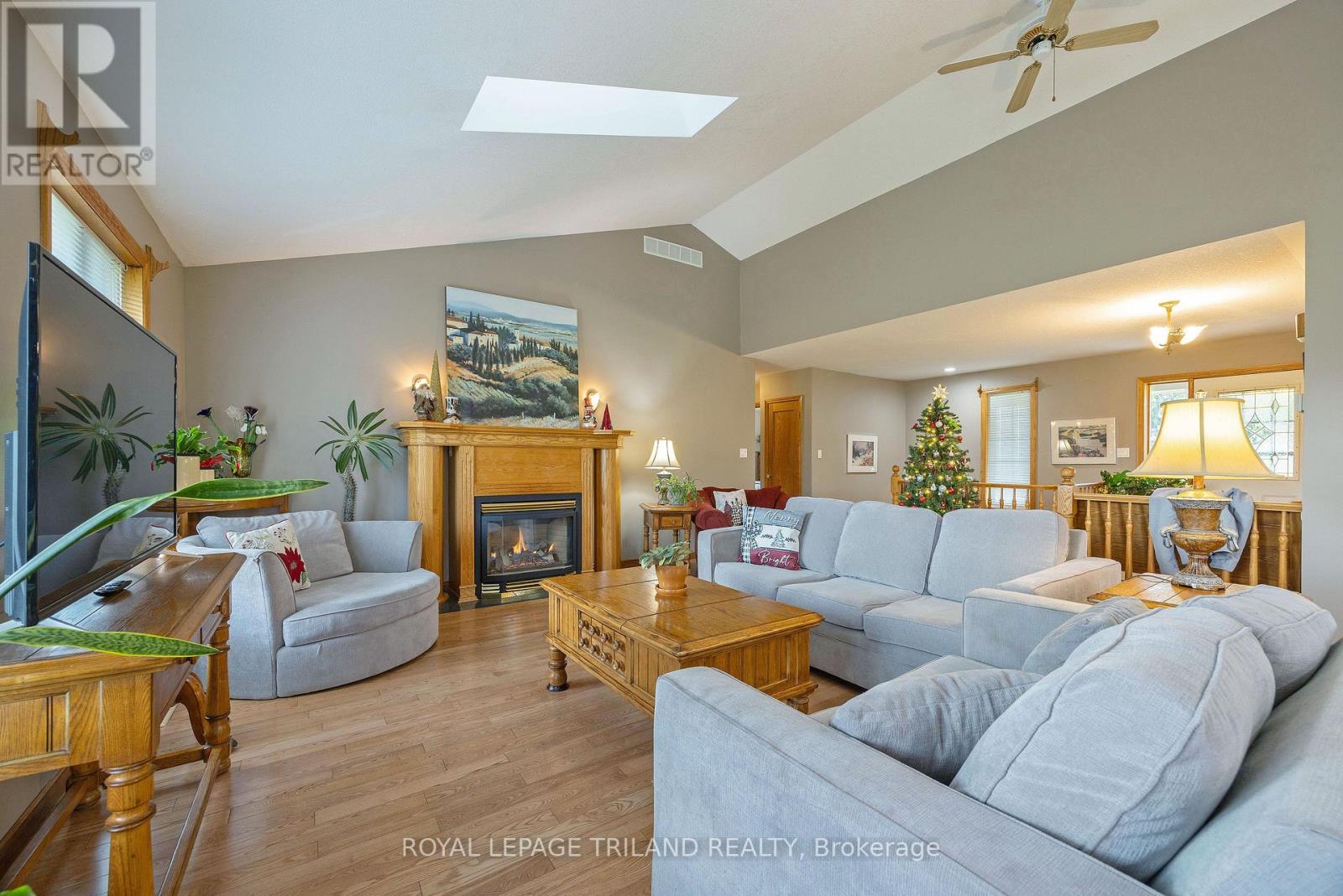 22164 Dundonald Road Property Photo 12