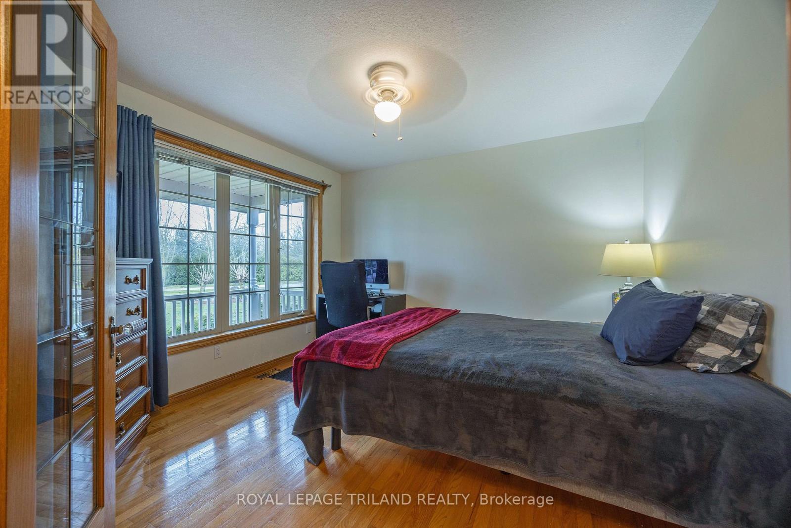 22164 Dundonald Road Property Photo 14