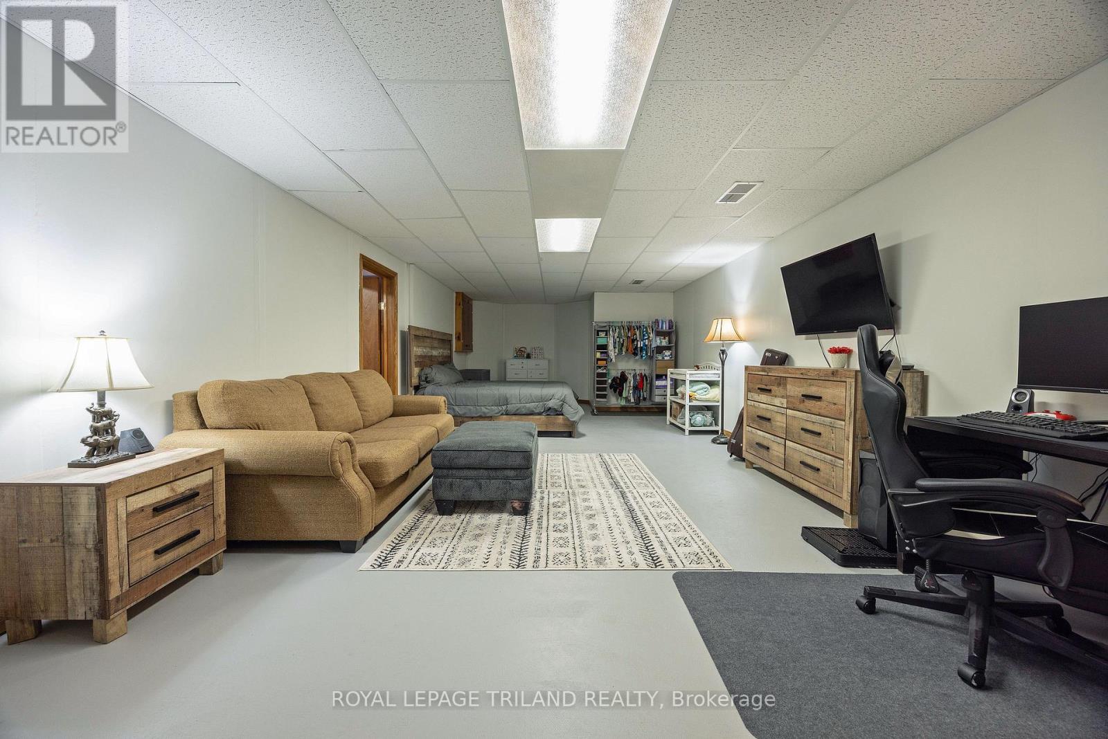 22164 Dundonald Road Property Photo 23