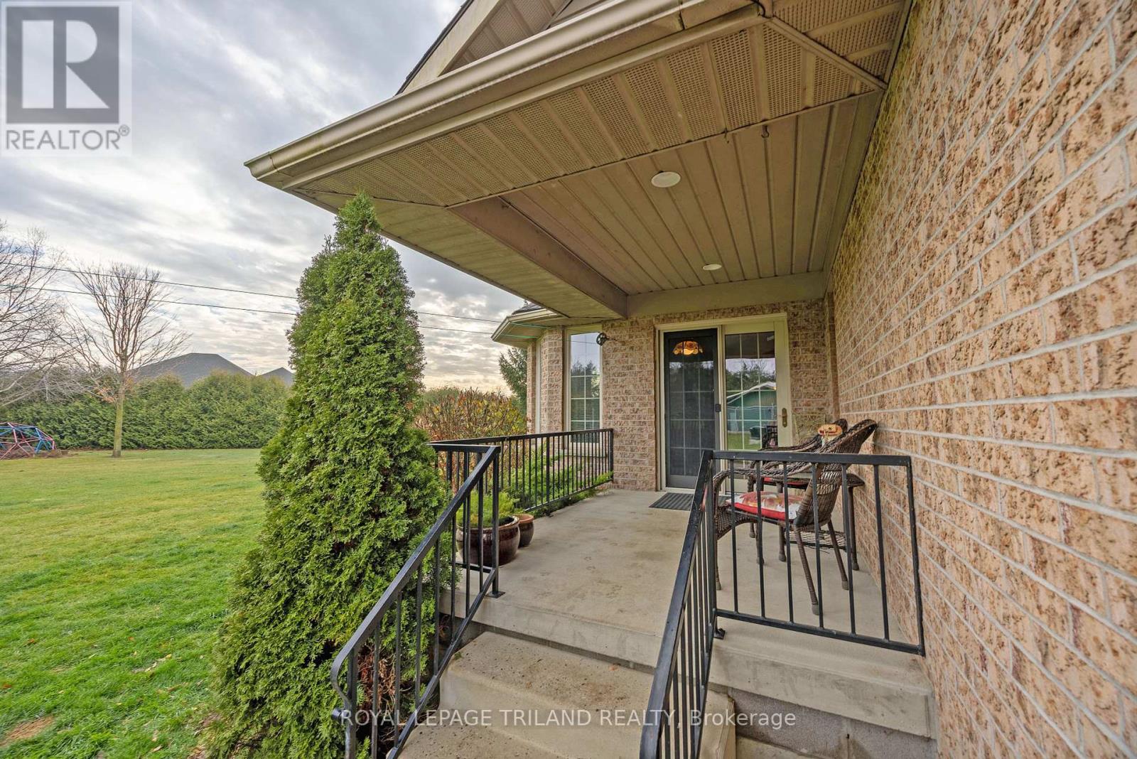 22164 Dundonald Road Property Photo 27