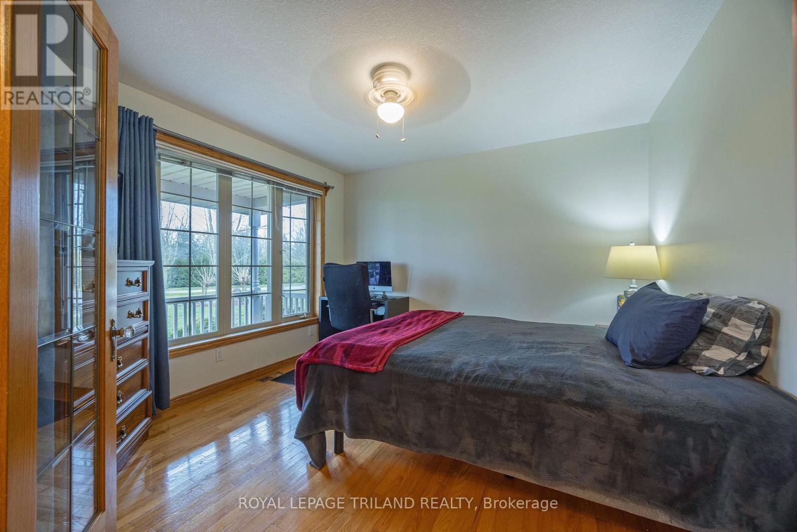 22164 Dundonald Road Property Photo 14