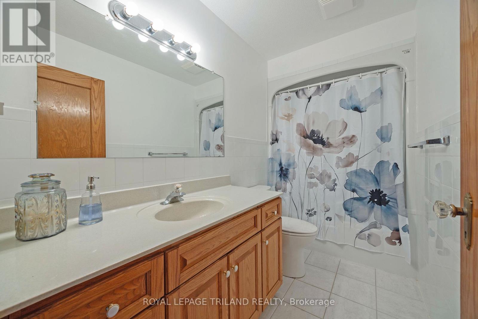 22164 Dundonald Road Property Photo 19