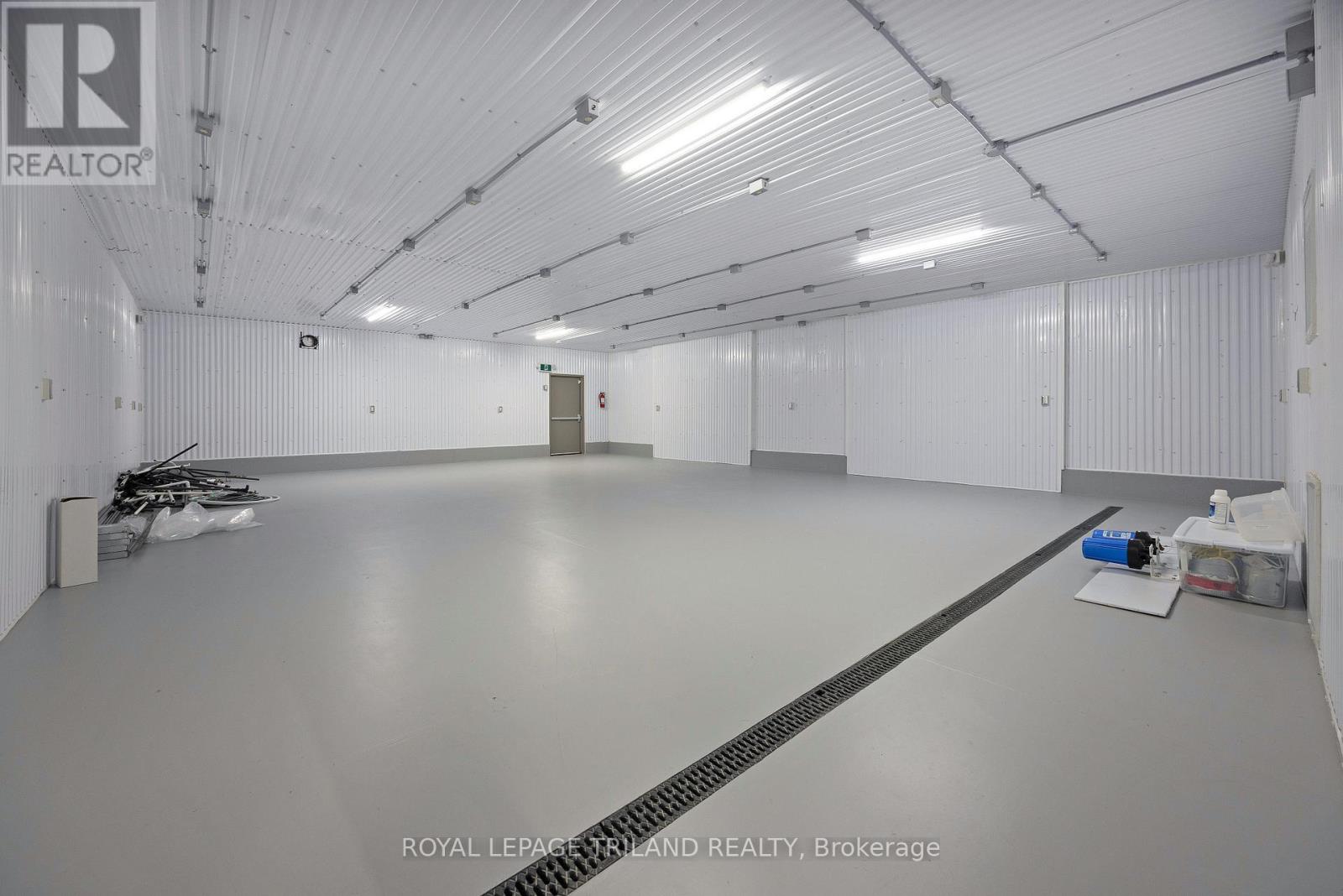 22164 Dundonald Road Property Photo 31