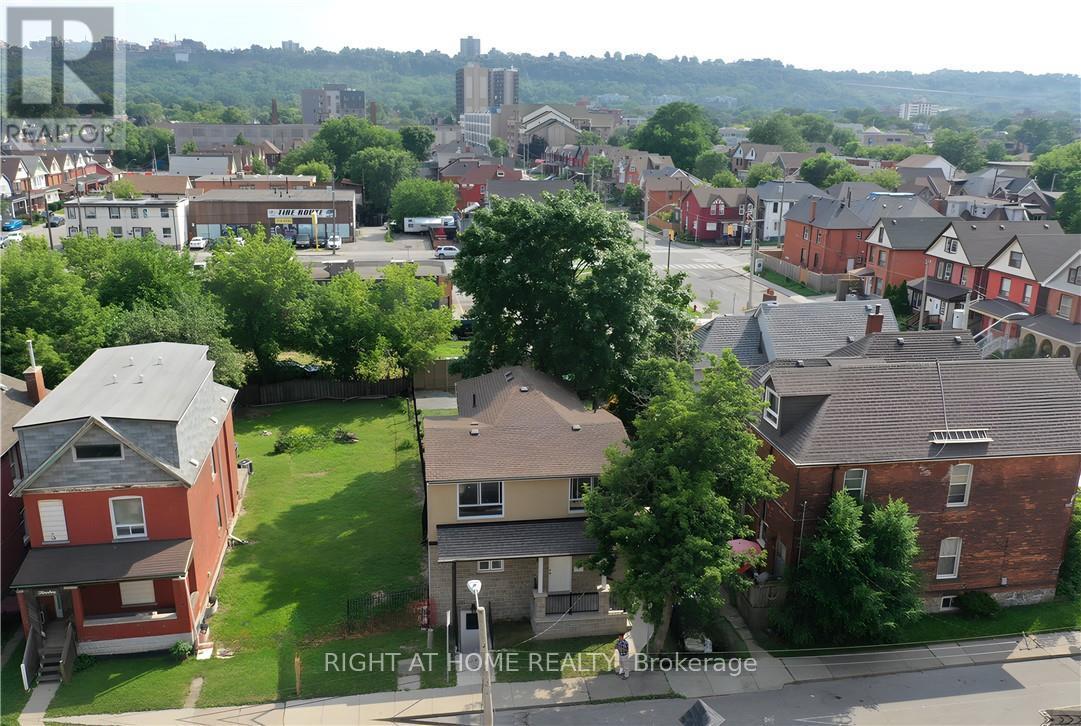 8 Harvey Street Property Photo 3