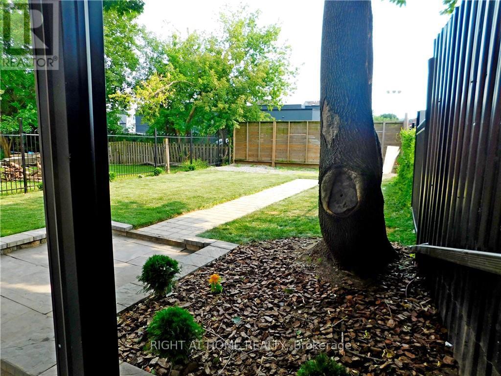 8 Harvey Street Property Photo 16