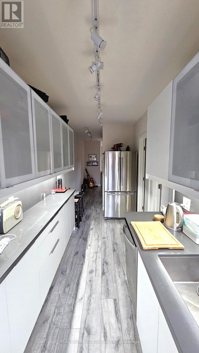 5 - 479 Aberdeen Avenue Property Photo 3