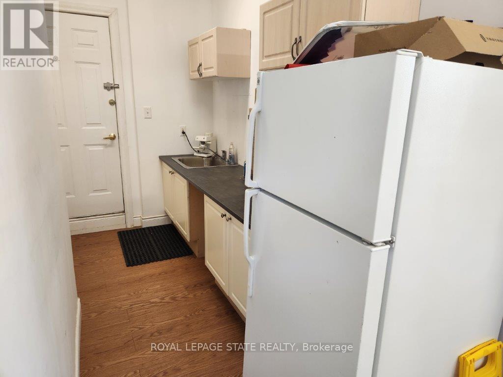 1548 King Street E Property Photo 10