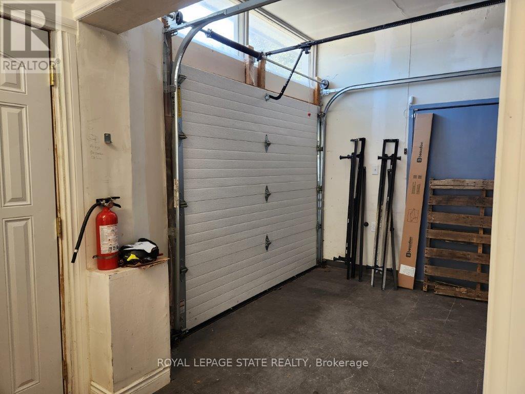 1548 King Street E Property Photo 11