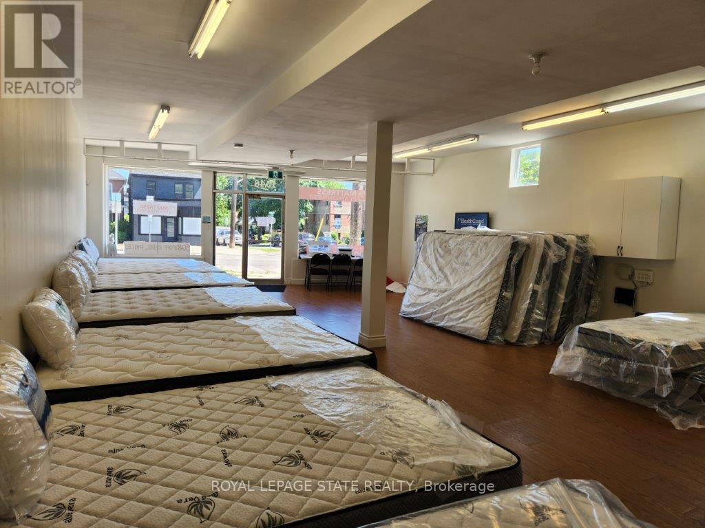 1548 King Street E Property Photo 13
