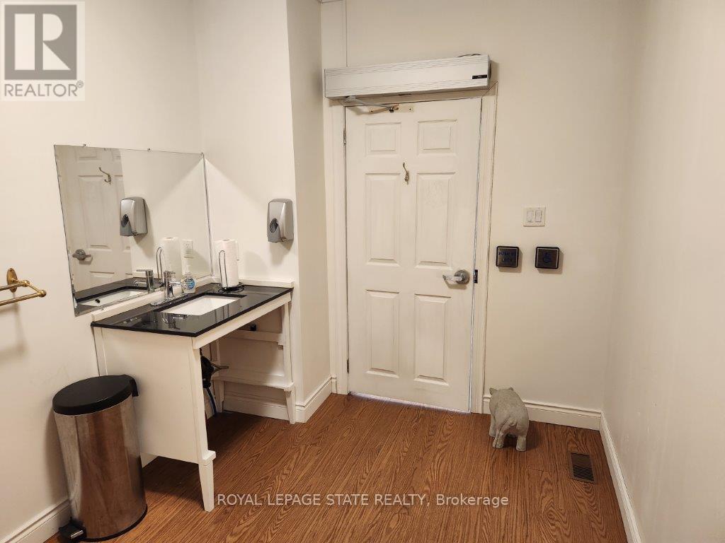 1548 King Street E Property Photo 15