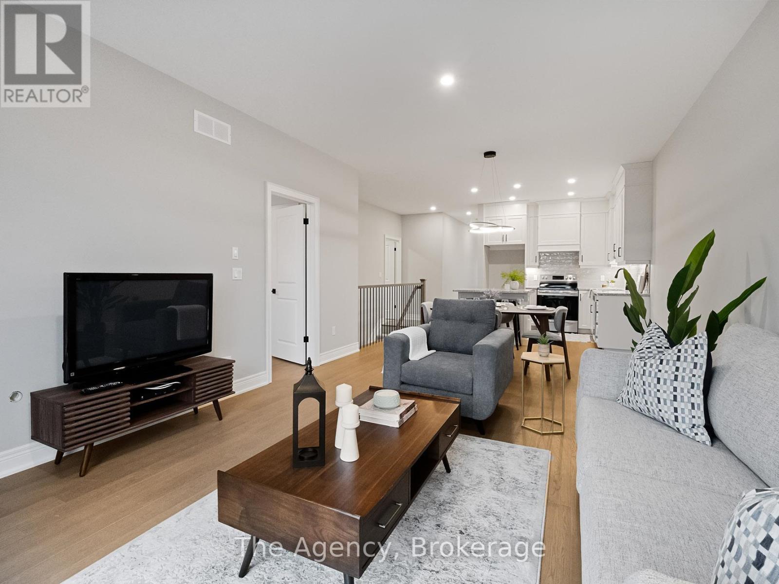 15 Austin Drive S Property Photo 6