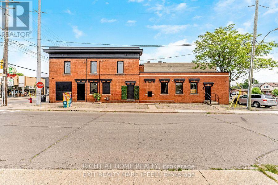 Main - 262 Ottawa Street N Property Photo 3
