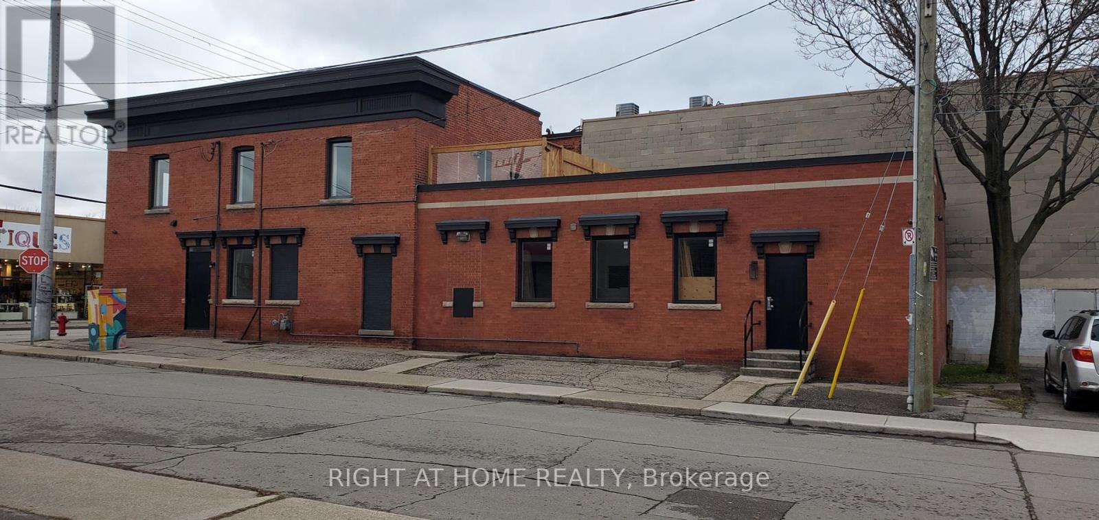 Main - 262 Ottawa Street N Property Photo 4