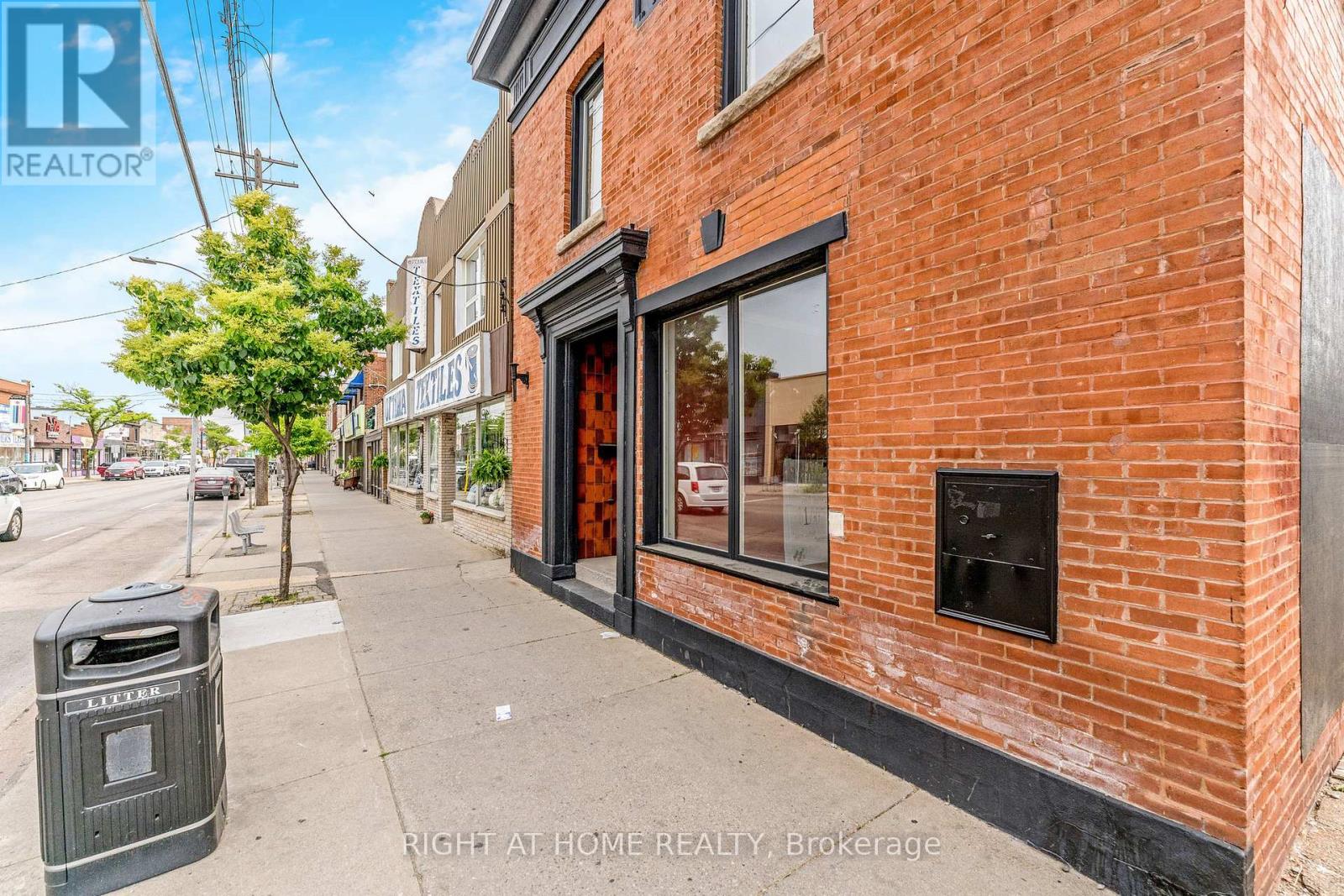 Main - 262 Ottawa Street N Property Photo 5