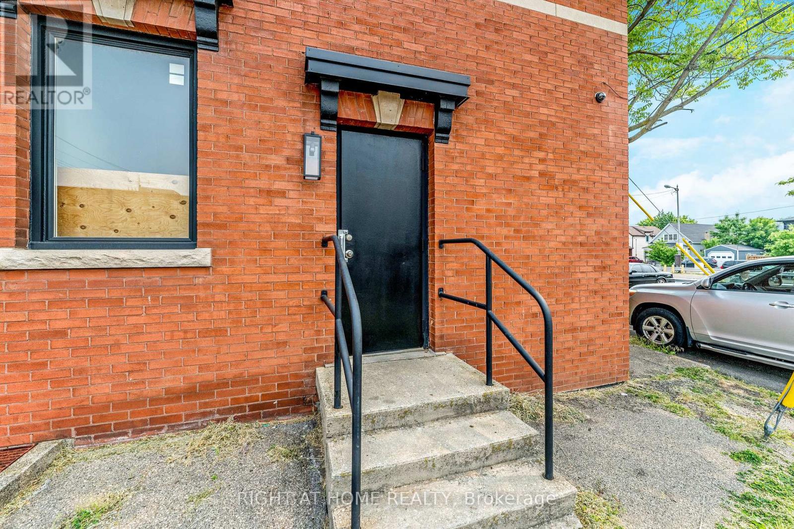 Main - 262 Ottawa Street N Property Photo 13