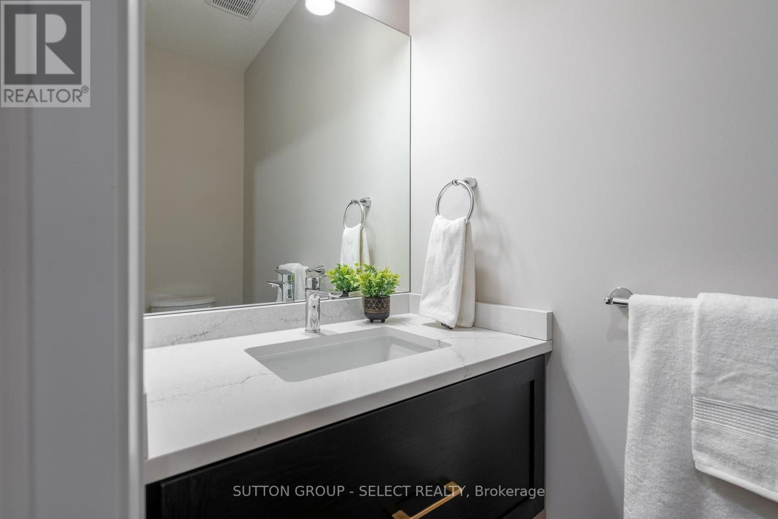 6370 Heathwoods Avenue Property Photo 12