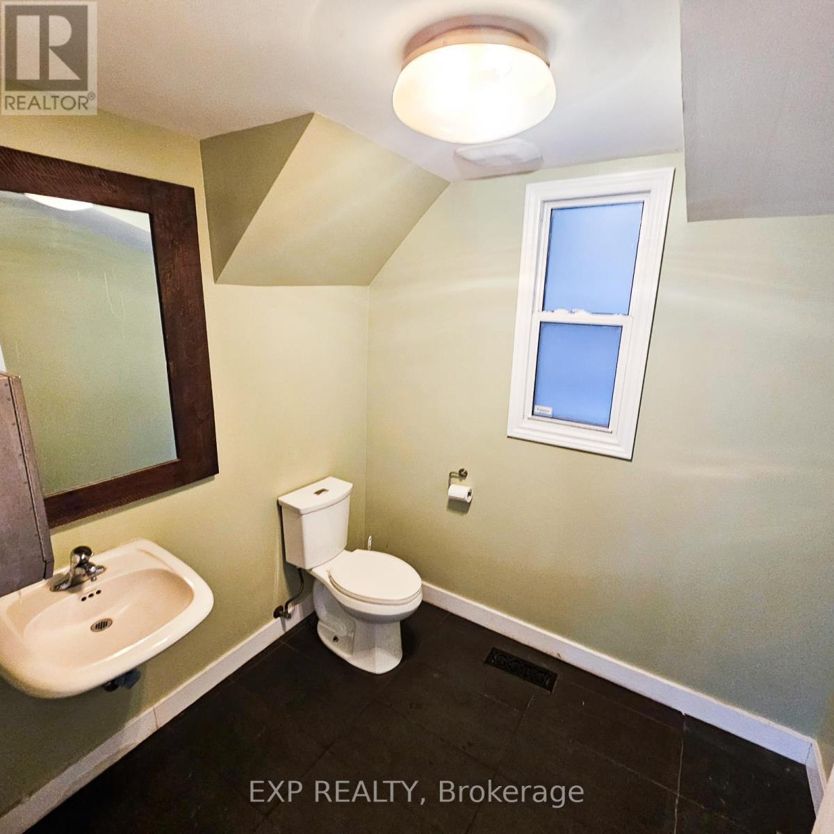 B - 43 Seneca Street Property Photo 28