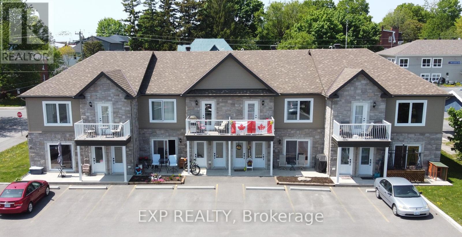73 Kenyon Street E Property Photo 1