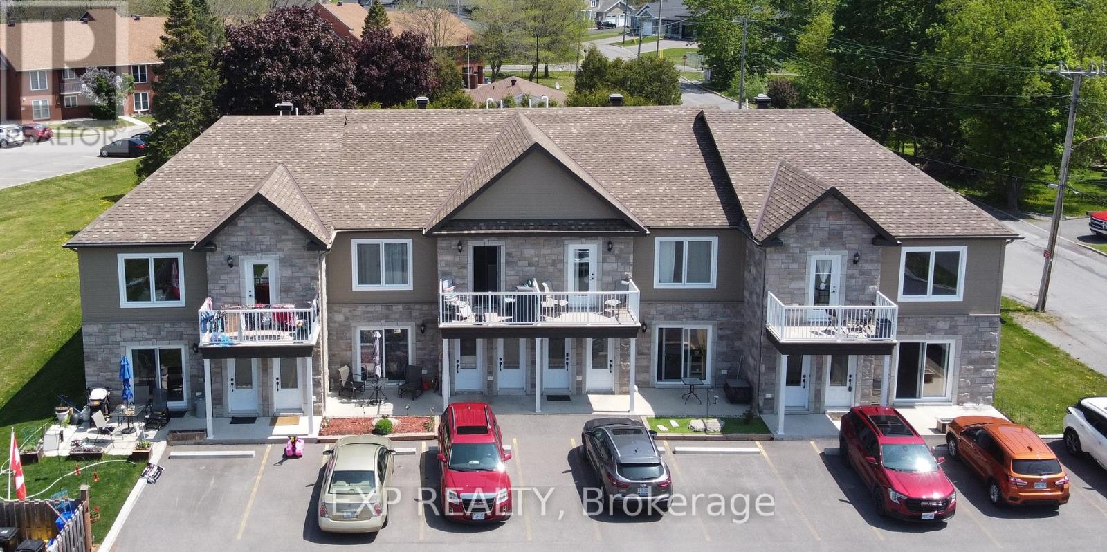75 Kenyon Street E Property Photo 1