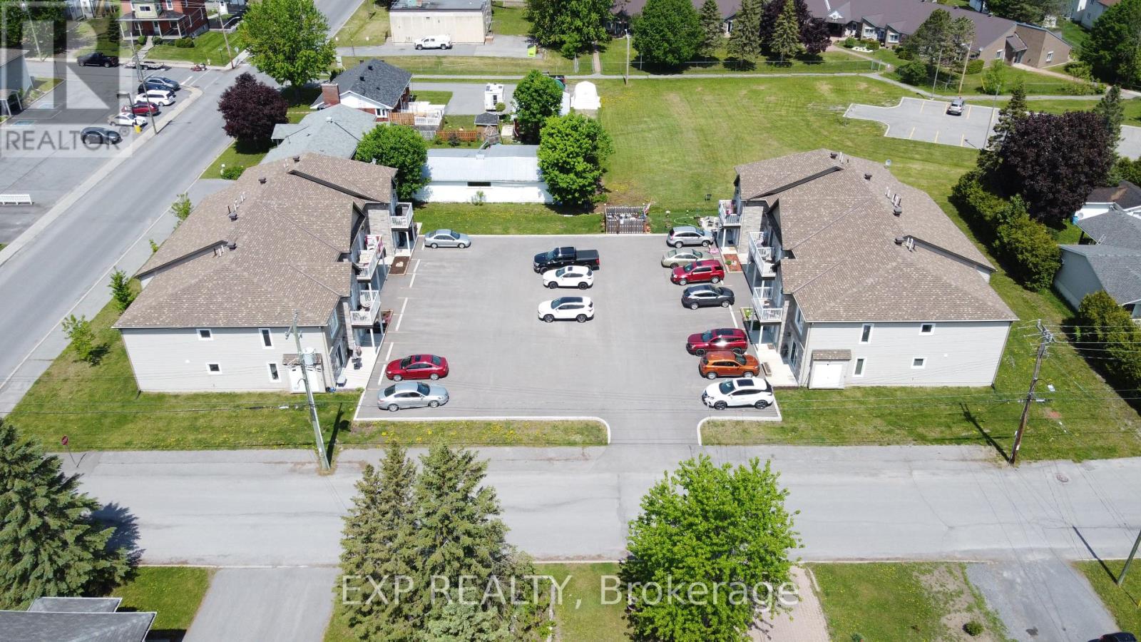 75 Kenyon Street E Property Photo 2