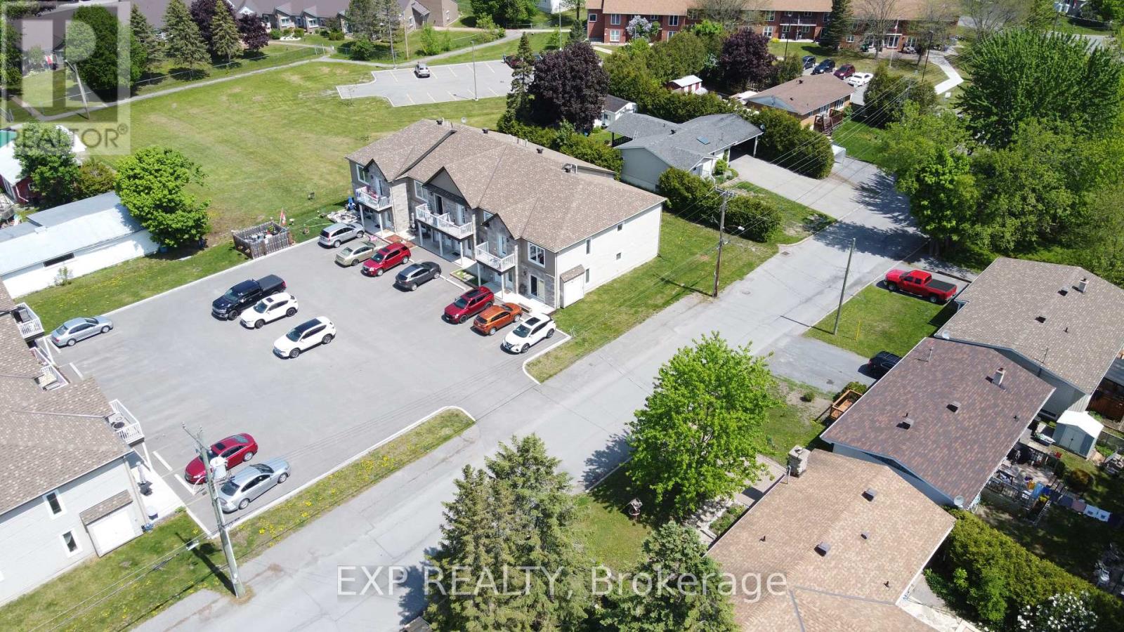 75 Kenyon Street E Property Photo 3