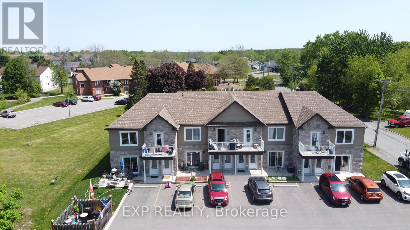 75 Kenyon Street E Property Photo 4